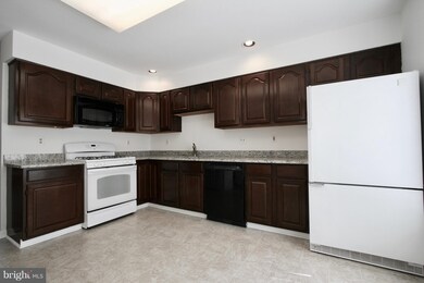 6319 Tisbury Dr, Burke, VA 22015 - photo 5