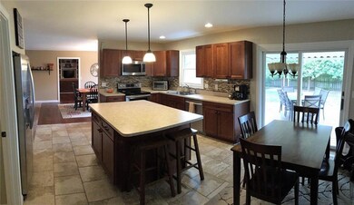 4560 Chapel Dr, Columbus, IN 47203 - photo 5