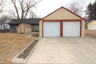 1222 E 3rd Ave, Mitchell, SD 57301 - photo 3