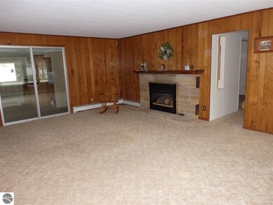 16 x 22 ft. with gas log fireplace.