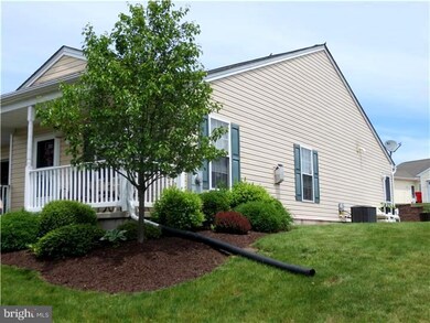 136 W Harmony Dr, Pottstown, PA 19464 - photo 2