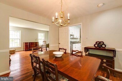 9526 Stevebrook Rd, Fairfax, VA 22032 - photo 7