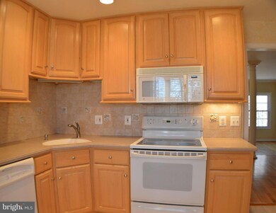 2391 Hunters Square Ct, Reston, VA 20191 - photo 6