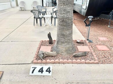 LOT 744