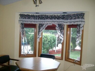Kitchen eating area