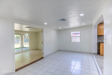 16 Family Room photo b