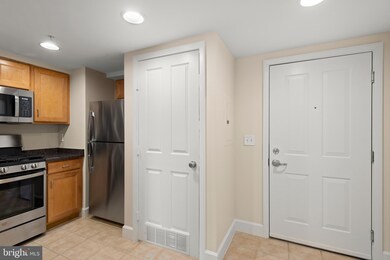 1205 N Garfield St unit 910, Arlington, VA 22201 - photo 6