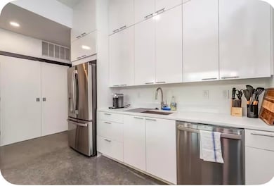 202 N Linn St unit 201, Iowa City, IA 52245 - photo 3