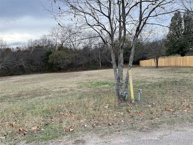 1319 N Wolfe Ln, Ada, OK 74820 - photo 3