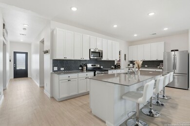 4935 Legacy Trail, von Ormy, TX 78073 - photo 3