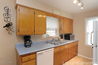 1330 Carlton Ave NE, Grand Rapids, MI 49505 - photo 3