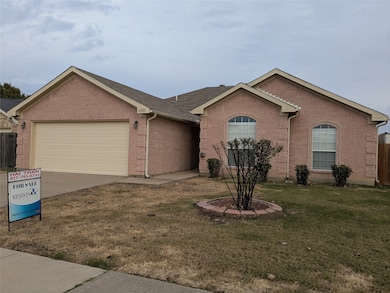 6005 Harwood Crossing Dr, Arlington, TX 76018 - photo 2
