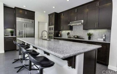 Huge breakfast bar and Island with cool granite co