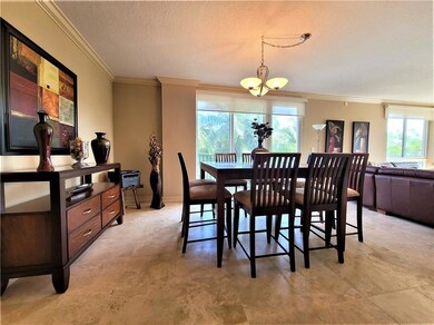 SPACIOUS DINING AREA
