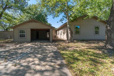 256 E Boyd St, Bonham, TX 75418 - photo 5