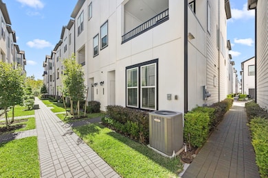 2718 Grand Fountains Dr unit G, Houston, TX 77054 - photo 2