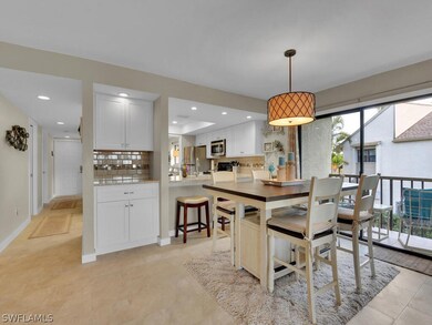 Dining Area & Breakfast Bar