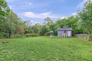 420 E Burrell St, Denison, TX 75021 - photo 6