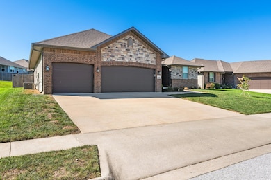 1649 N Feather Crest Dr, Nixa, MO 65714 - photo 2