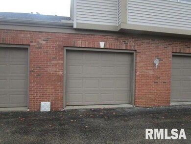 4557 N Thornhill Dr unit 105, Peoria, IL 61615 - photo 6
