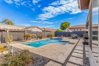 1902 E DESERT Lane, Phoenix, AZ 85042