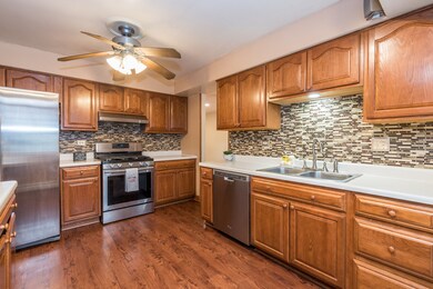 428 N Metropolitan Ave, Waukegan, IL 60085 - photo 4