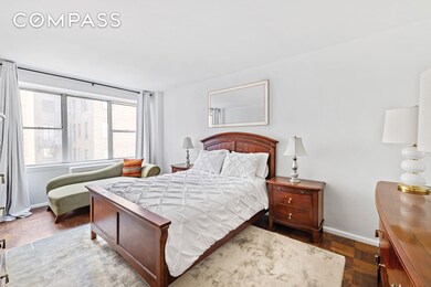 12 Beekman Place unit 9D, New York, NY 10022 - photo 6