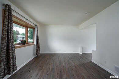 6418 Scott St, Davenport, IA 52806 - photo 2