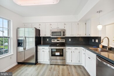 226 Finchingfield Ct, Sterling, VA 20165 - photo 7