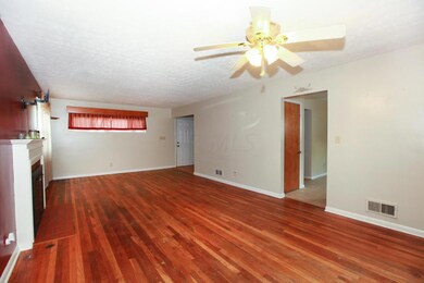 3469 Eakin Rd, Columbus, OH 43204 - photo 4