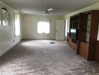 23 Main St Albion livingrm A