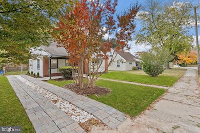 214 Oxford Cir, Norristown, PA 19403 - photo 3