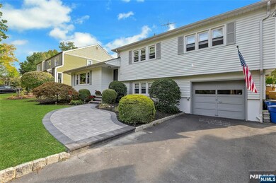 42 Eastbrook Dr, River Edge, NJ 07661 - photo 3