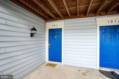 9258 Cardinal Forest Ln unit 101, Lorton, VA 22079 - photo 3