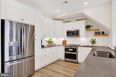 9664 Swallowtail Ln, Manassas, VA 20110 - photo 7