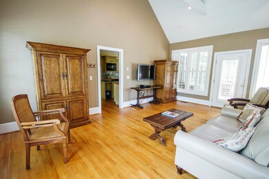437 Commonwealth - Family rm 2