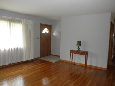 1310 Vinewood Dr, Columbus, OH 43229 - photo 3