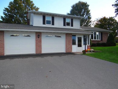 2958 Jefferson Dr, Chambersburg, PA 17201 - photo 3