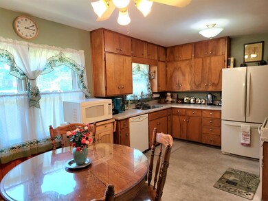 1822 Primrose Dr, Cedar Falls, IA 50613 - photo 3