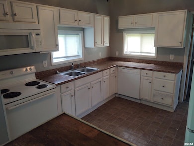 926 10th Ave, Rock Island, IL 61201 - photo 2