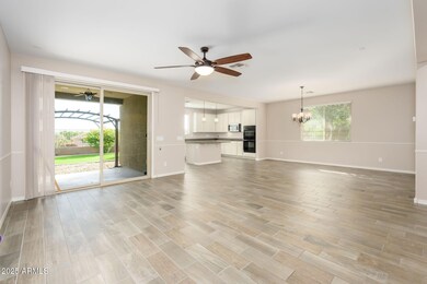 15719 W Laurel Ln, Surprise, AZ 85379 - photo 4