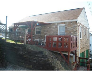 913 Hancock Ave, Vandergrift, PA 15690 - photo 2