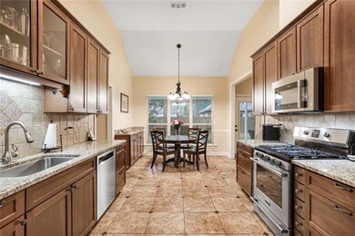 Kitchen and Breakfast Nook feature 12' ceilings.