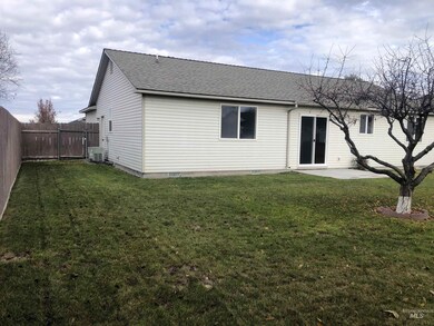 535 S Valley Dr, Nampa, ID 83686 - photo 4