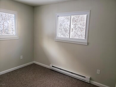 307 Adams Dr unit 202, Sciota, PA 18354 - photo 6