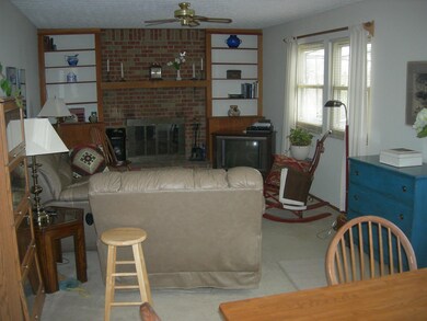 5 - Family Room.JPG