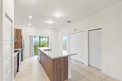7831 NW 104th Ave unit 22, Doral, FL 33178 - photo 4