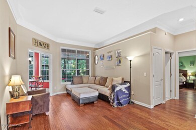 Living Room w/Crown Moulding