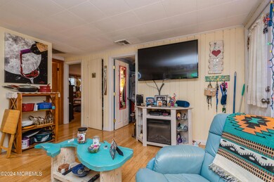 07_25E23rdSt_10004_LivingRoom_HiRes