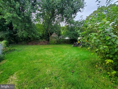 825 Martin Rd, Essex, MD 21221 - photo 2